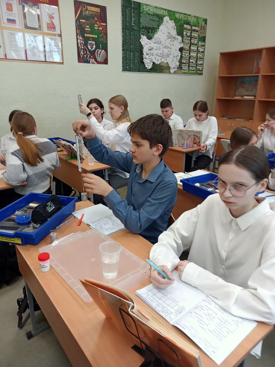 День лабораторий Открытый практикум по физикеЛабораторная работа Определение выталкивающей силы в 7-х  классах с применением оборудования Точки Роста.