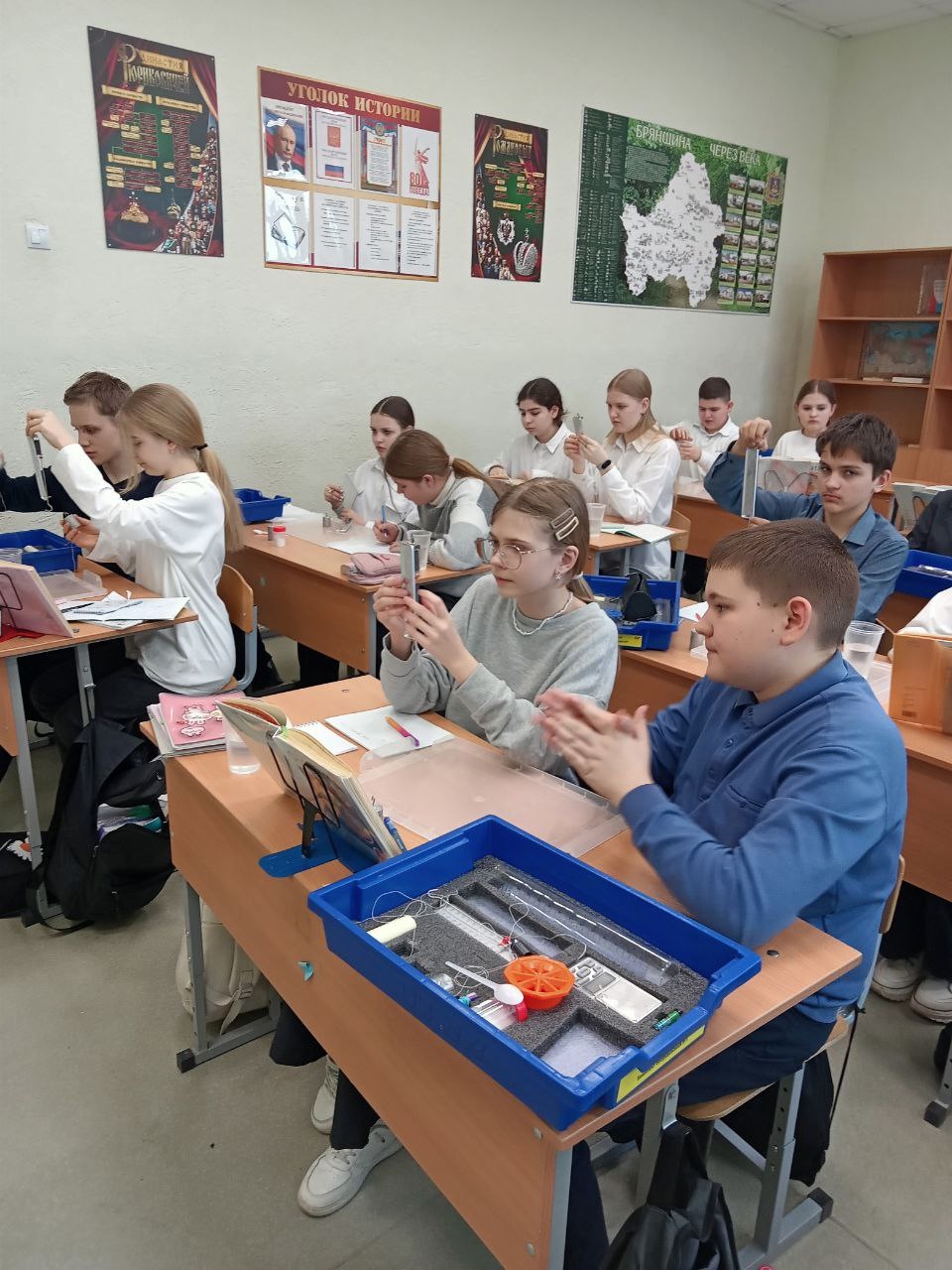 День лабораторий Открытый практикум по физике Лабораторная работа Определение выталкивающей силы в 7-х  классах с применением оборудования Точки Роста.