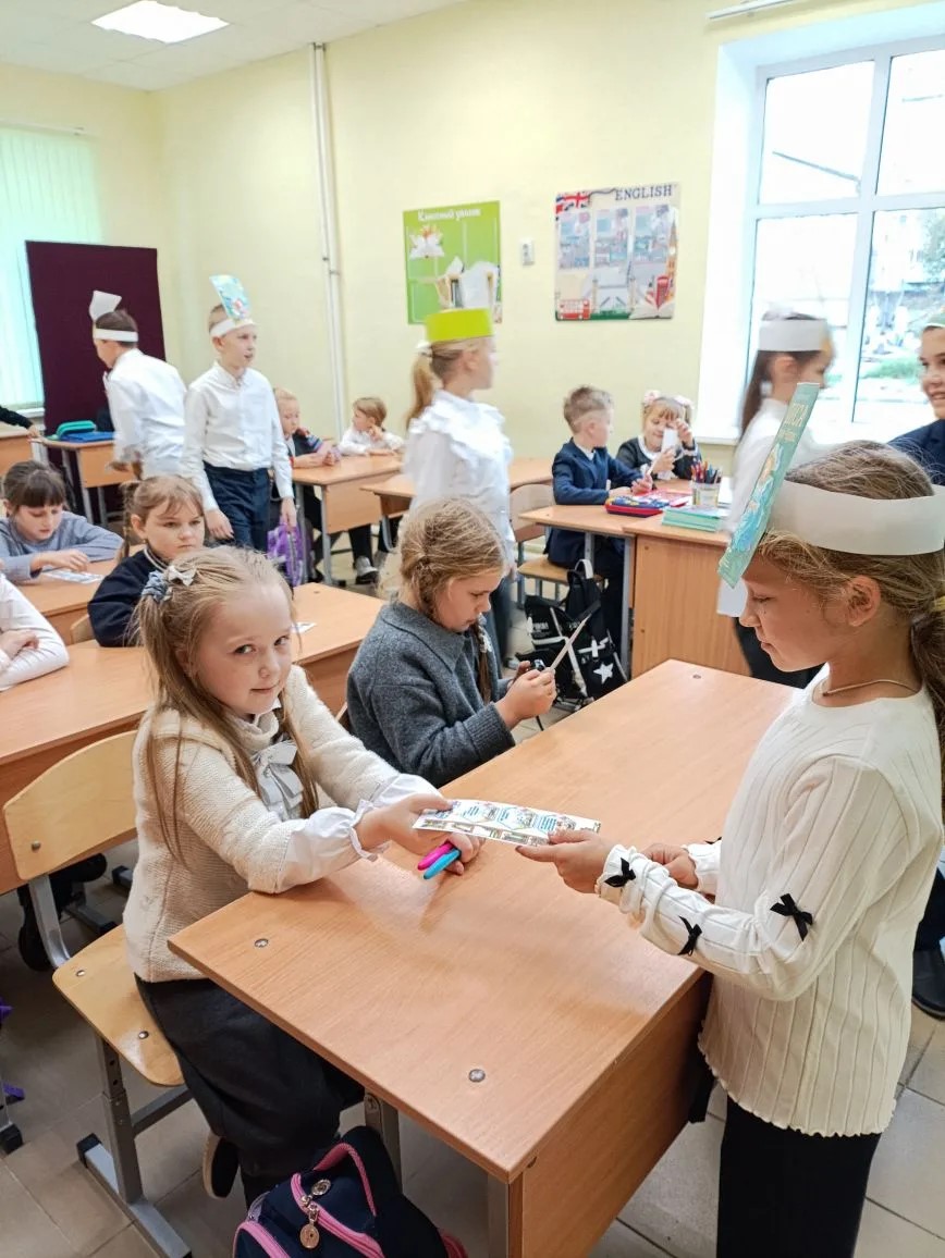 Классный час на тему " Береги книги! ".